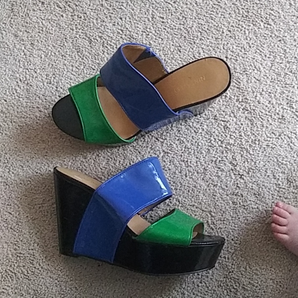 Nine West Size 8.5 M. Green and Blue Strap Wedges